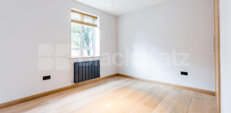 Stunning two bed with easy access to City and Central London! Great Percy Street, Kings Cross